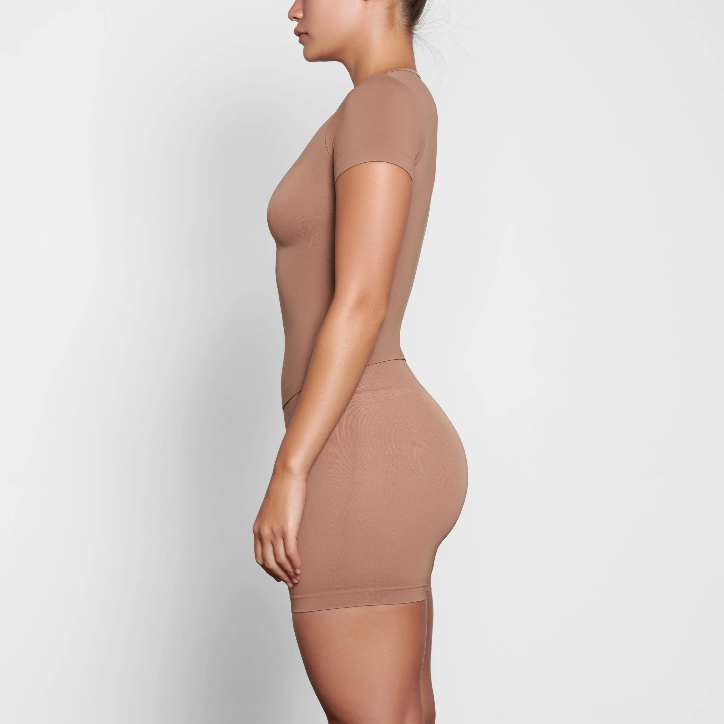 SMOOTHING TEE | SIENNA